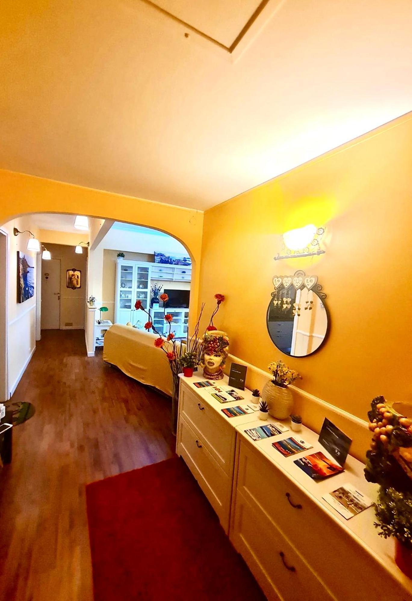 La Maison Blanche Apartment *